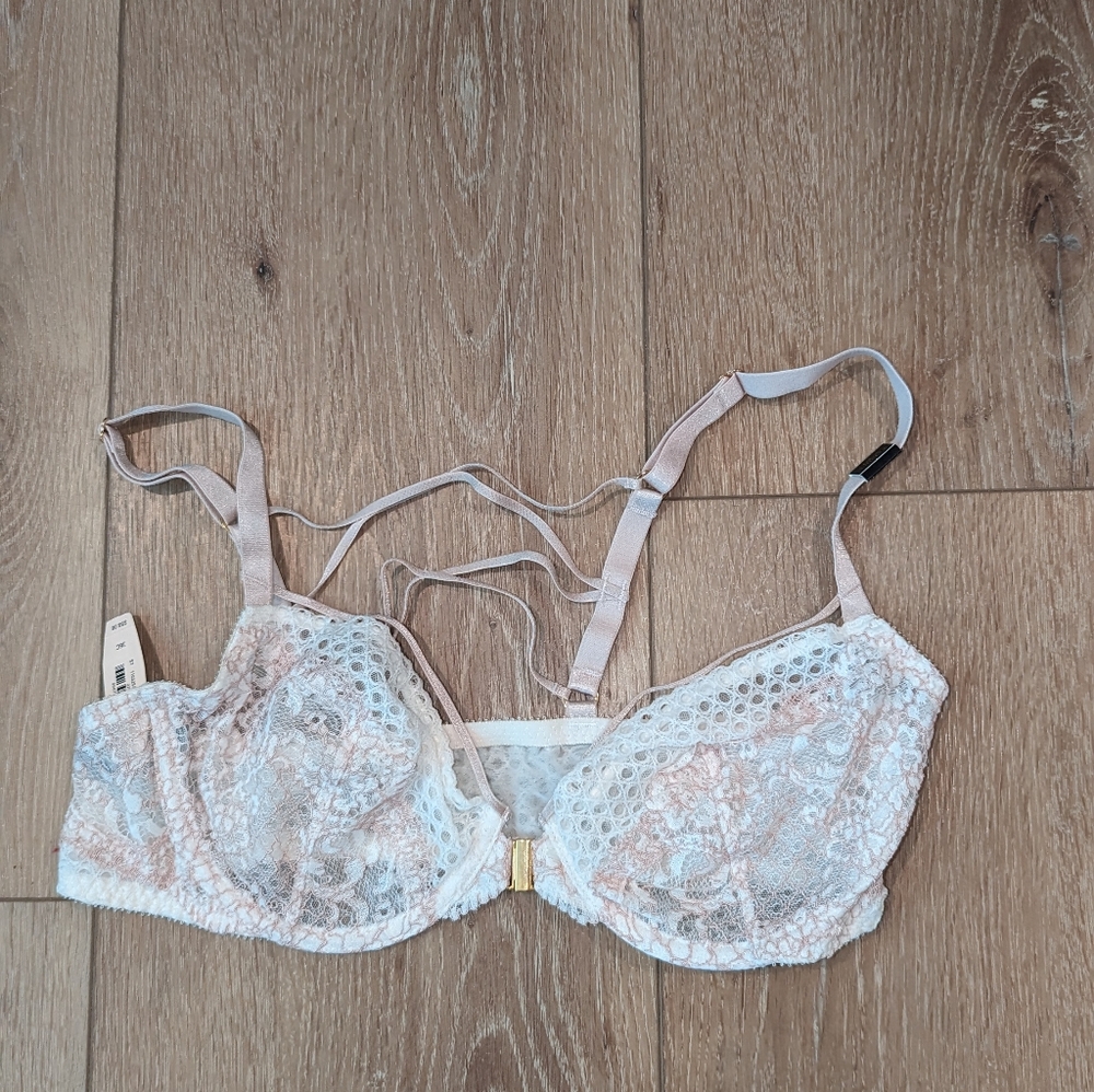 Victoria's Secret Very Sexy unlined demi 36c Lace Strappy Bra